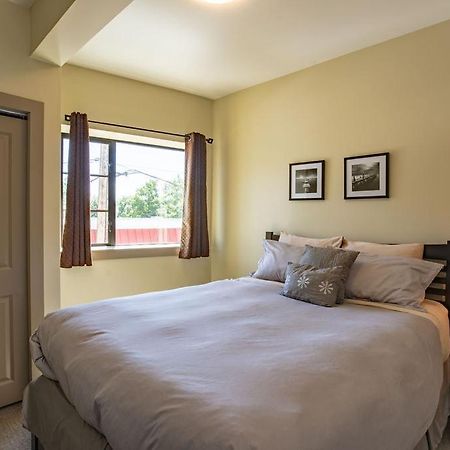 Selkirk Snug By Revelstoke Vacations Διαμέρισμα Εξωτερικό φωτογραφία